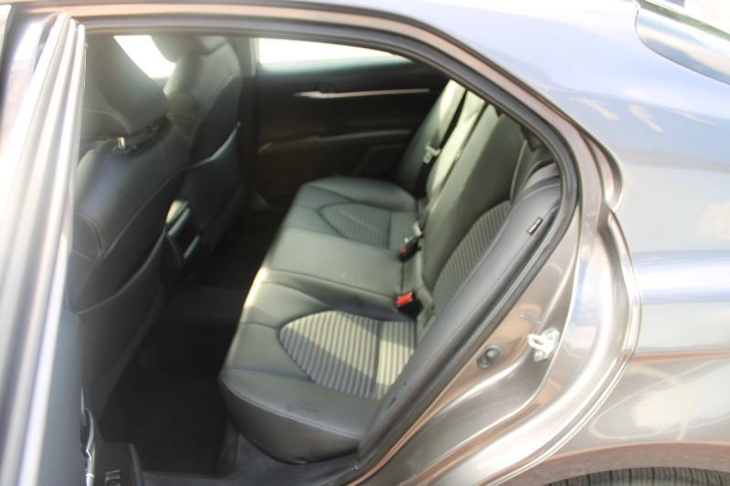 Toyota Camry SE Auto (Natl) 2021
