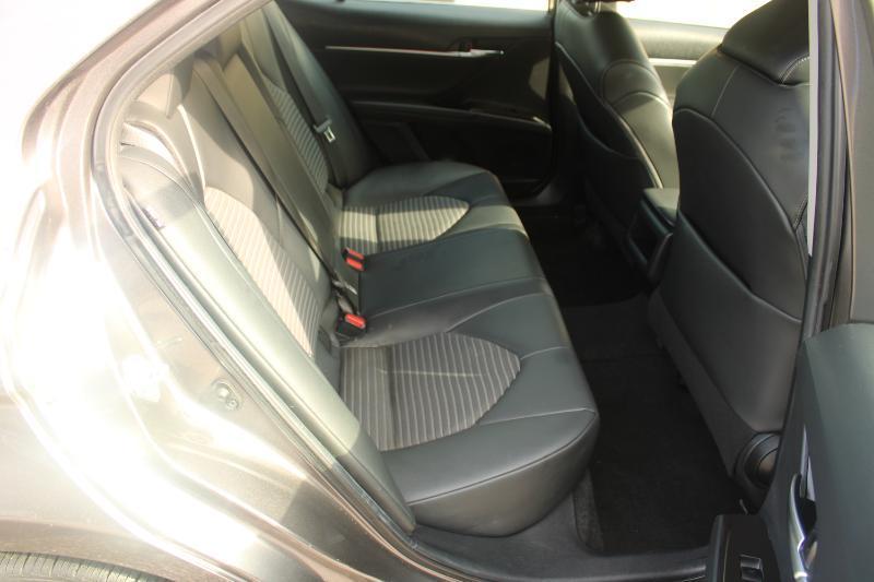 Toyota Camry SE Auto (Natl) 2021