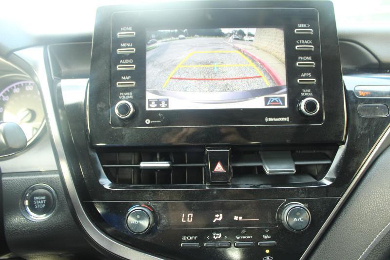 Toyota Camry SE Auto (Natl) 2021