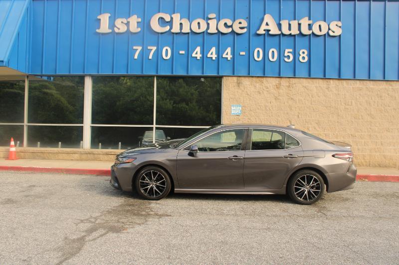 Toyota Camry SE Auto (Natl) 2021