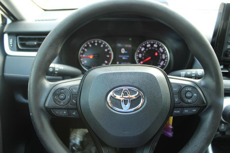 Toyota RAV4 LE AWD (Natl) 2019