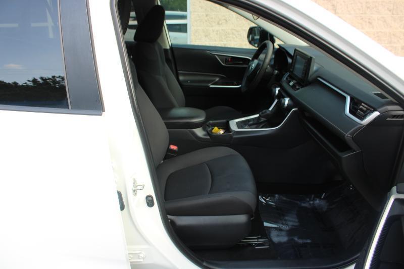 Toyota RAV4 LE AWD (Natl) 2019