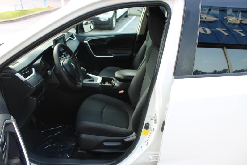 Toyota RAV4 LE AWD (Natl) 2019