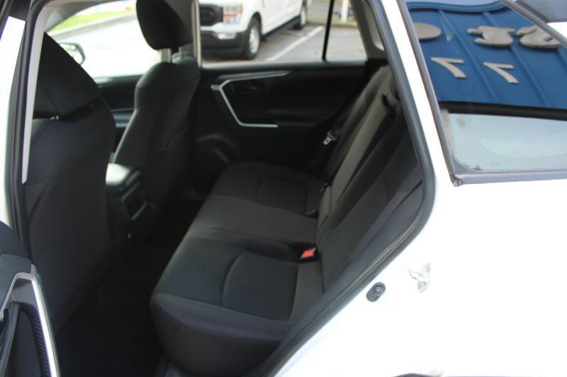 Toyota RAV4 LE AWD (Natl) 2019