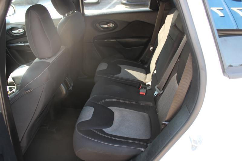 Jeep Cherokee FWD 4dr Sport 2015