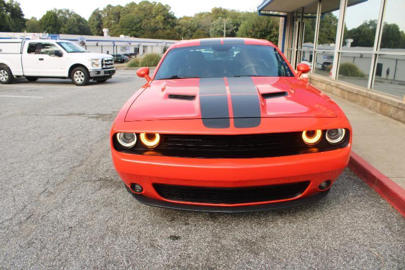 Dodge Challenger photo 2