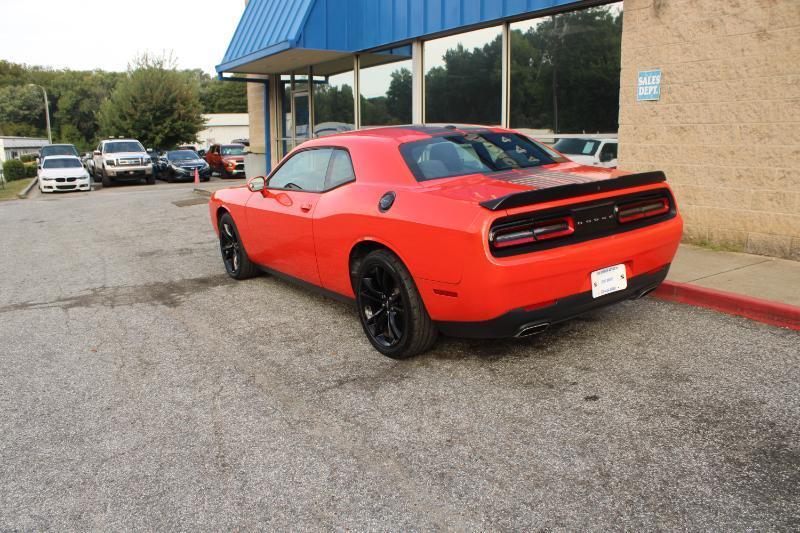 Dodge Challenger photo 4