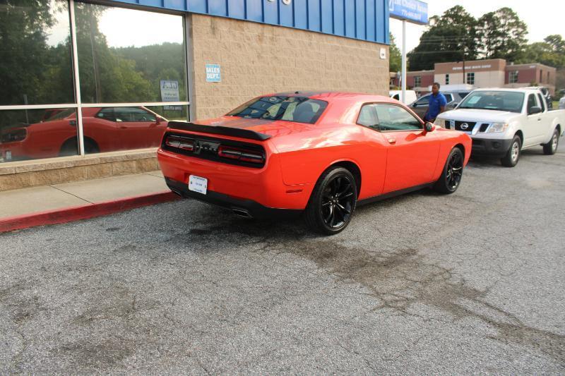 Dodge Challenger photo 6