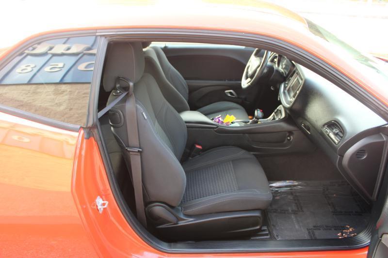 Dodge Challenger photo 9
