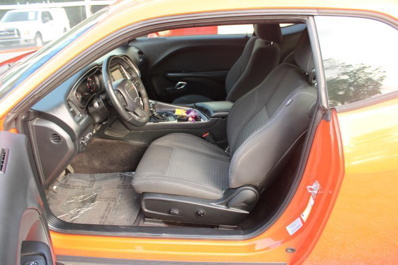 Dodge Challenger photo 10