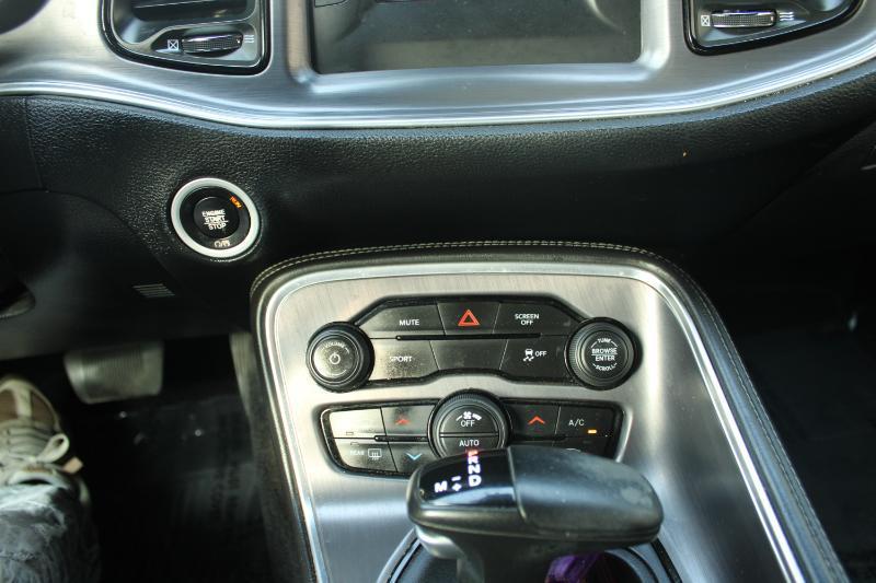Dodge Challenger photo 12