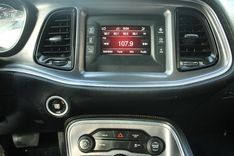 Dodge Challenger photo 13
