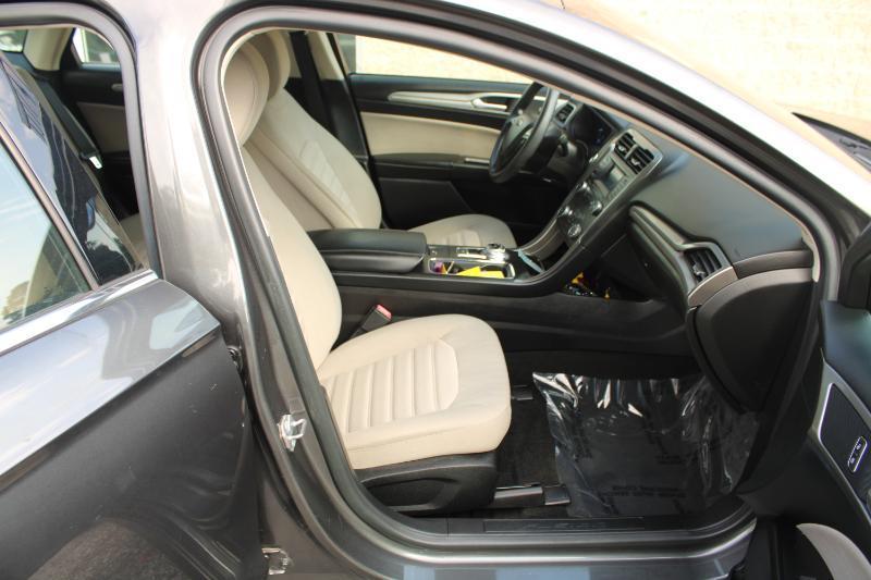 Ford Fusion S FWD 2019
