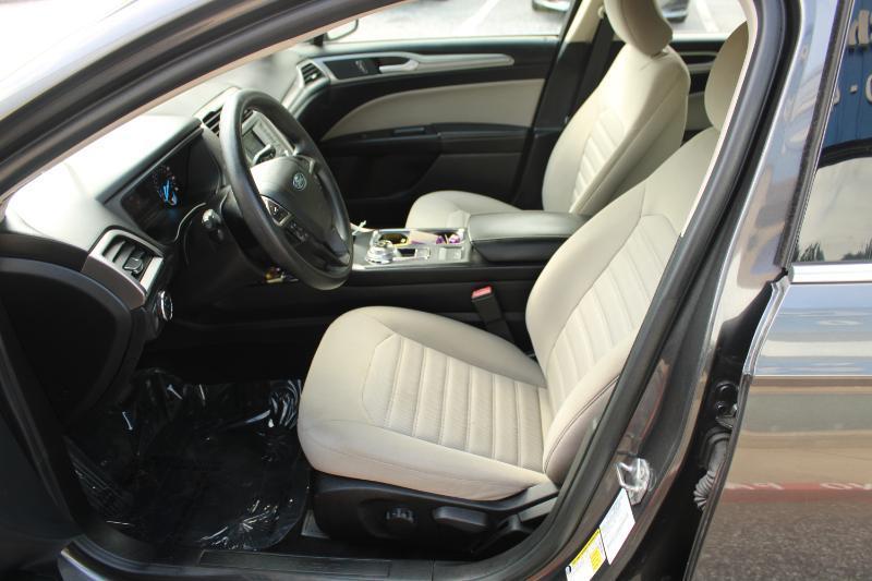 Ford Fusion S FWD 2019
