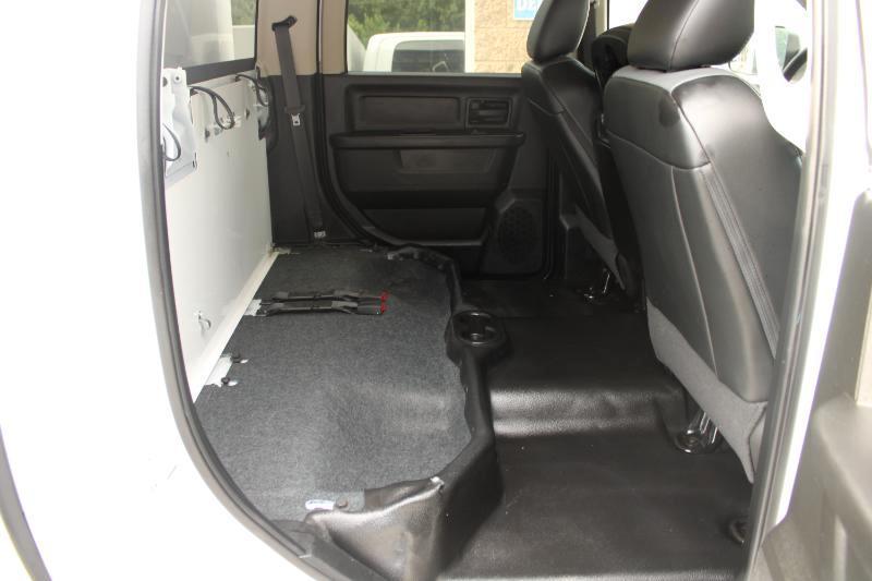RAM 1500 Classic Tradesman 4x4 Crew Cab 5'7" Box 2022