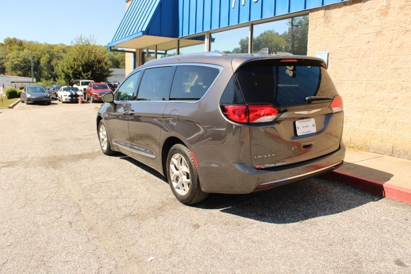 Chrysler Pacifica Touring-L Plus FWD 2017