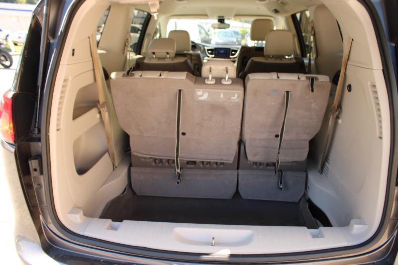 Chrysler Pacifica Touring-L Plus FWD 2017