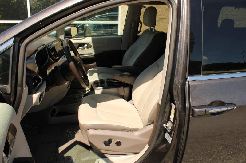Chrysler Pacifica Touring-L Plus FWD 2017