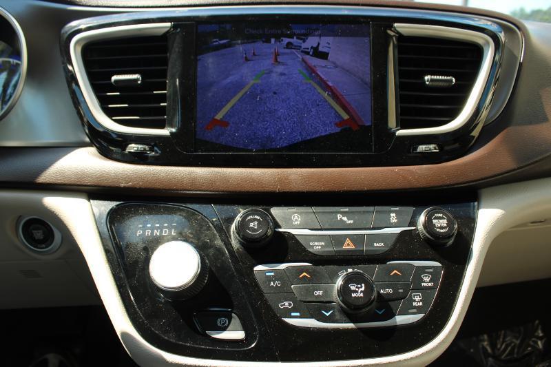 Chrysler Pacifica Touring-L Plus FWD 2017