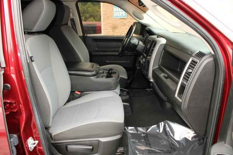 RAM 1500 Classic Tradesman 4x2 Crew Cab 5'7" Box 2022