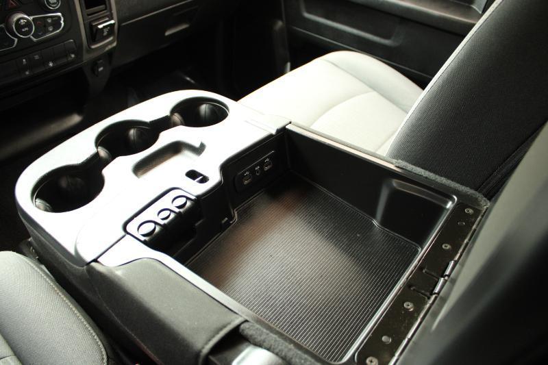 RAM 1500 Classic Tradesman 4x2 Crew Cab 5'7" Box 2022