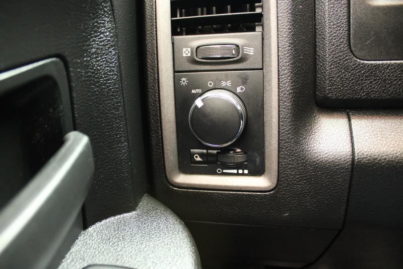 RAM 1500 Classic Tradesman 4x2 Crew Cab 5'7" Box 2022