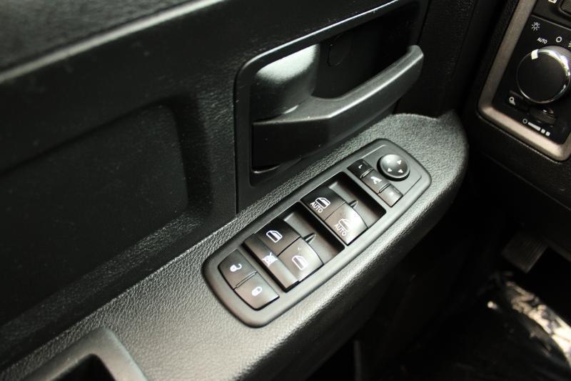 RAM 1500 Classic Tradesman 4x2 Crew Cab 5'7" Box 2022