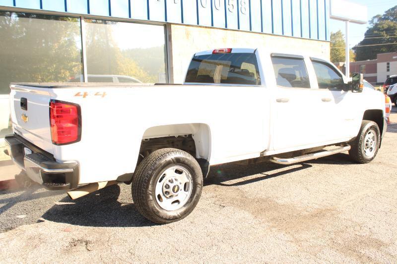 Chevrolet Silverado HD photo 4