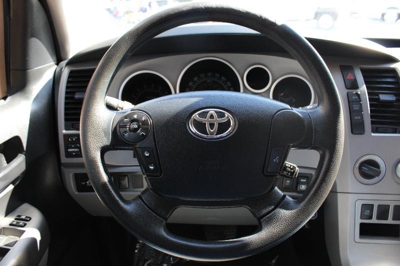 Toyota Tundra 4WD Truck Double Cab 5.7L FFV V8 6-Spd AT (Natl) 2013