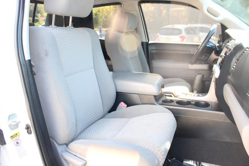 Toyota Tundra 4WD Truck Double Cab 5.7L FFV V8 6-Spd AT (Natl) 2013
