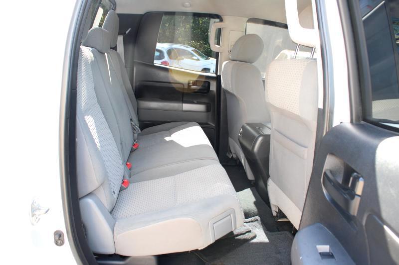 Toyota Tundra 4WD Truck Double Cab 5.7L FFV V8 6-Spd AT (Natl) 2013