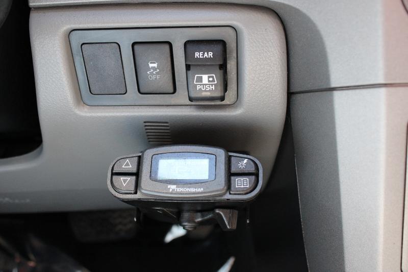 Toyota Tundra 4WD Truck Double Cab 5.7L FFV V8 6-Spd AT (Natl) 2013