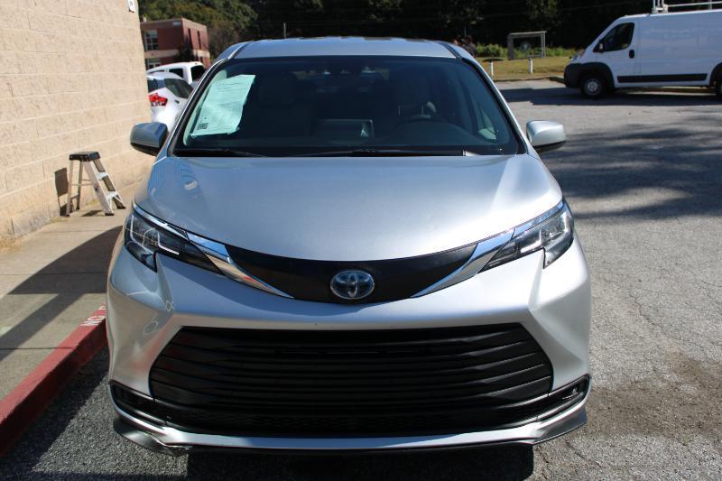 Toyota Sienna LE FWD 8-Passenger (Natl) 2023