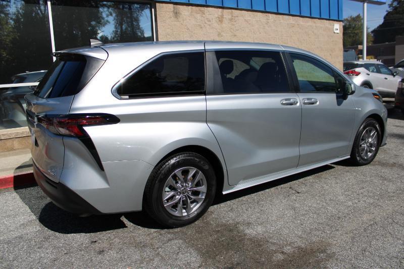 Toyota Sienna LE FWD 8-Passenger (Natl) 2023