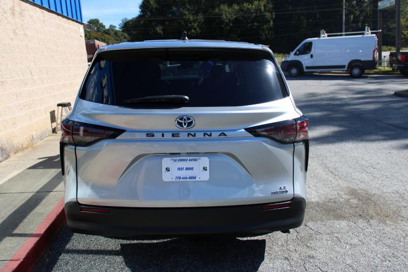 Toyota Sienna LE FWD 8-Passenger (Natl) 2023