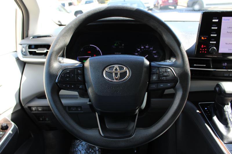 Toyota Sienna LE FWD 8-Passenger (Natl) 2023