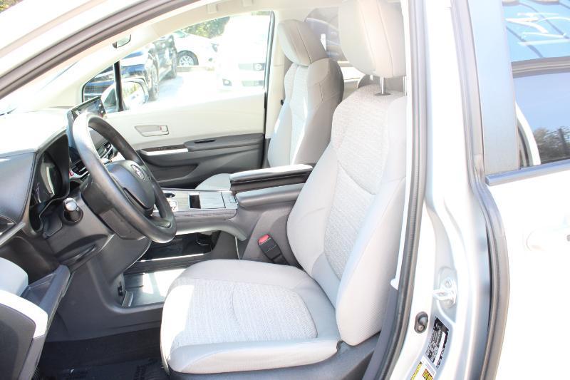 Toyota Sienna LE FWD 8-Passenger (Natl) 2023