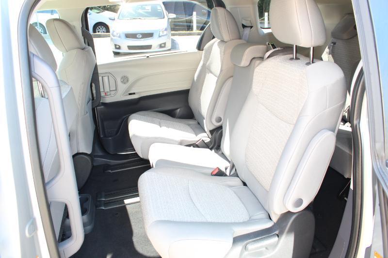 Toyota Sienna LE FWD 8-Passenger (Natl) 2023