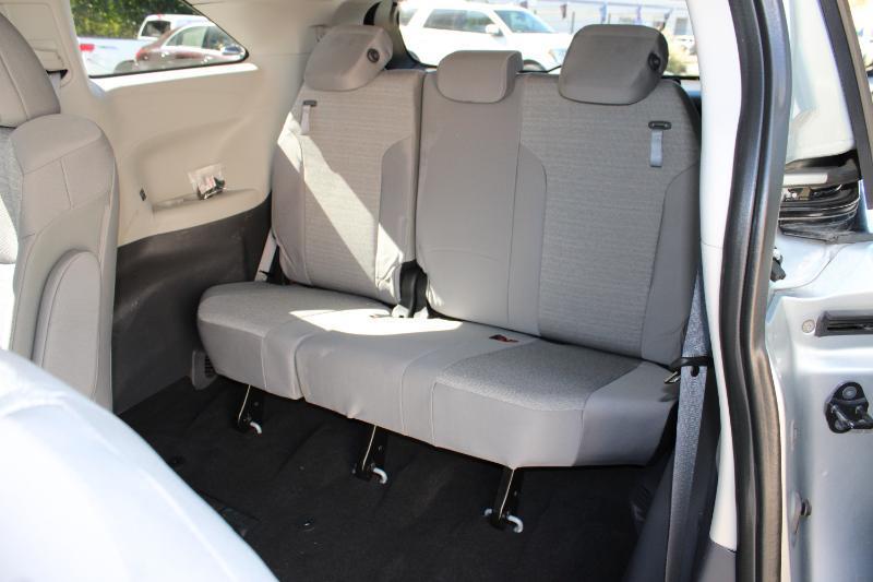 Toyota Sienna LE FWD 8-Passenger (Natl) 2023