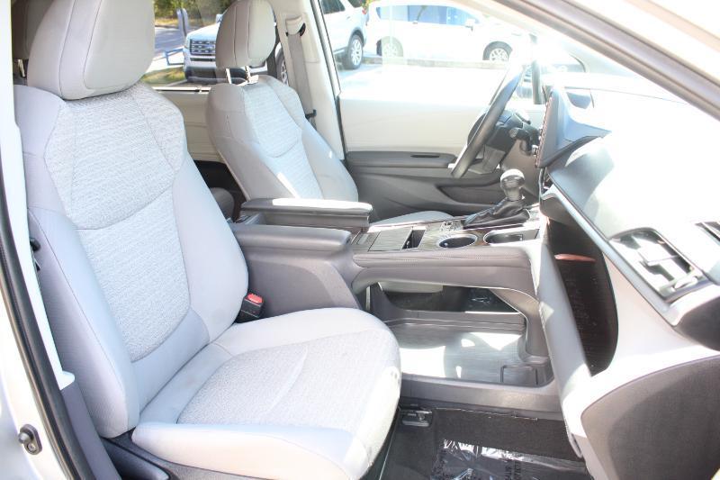 Toyota Sienna LE FWD 8-Passenger (Natl) 2023