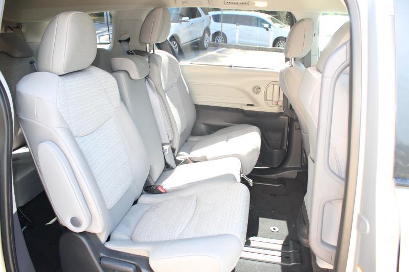 Toyota Sienna LE FWD 8-Passenger (Natl) 2023