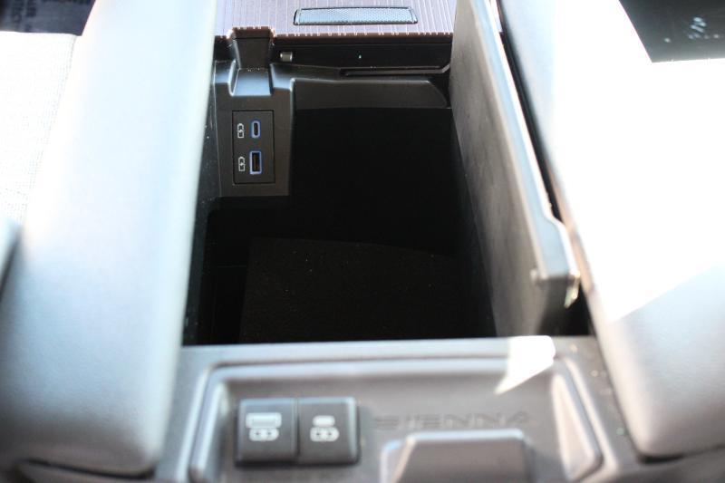 Toyota Sienna LE FWD 8-Passenger (Natl) 2023