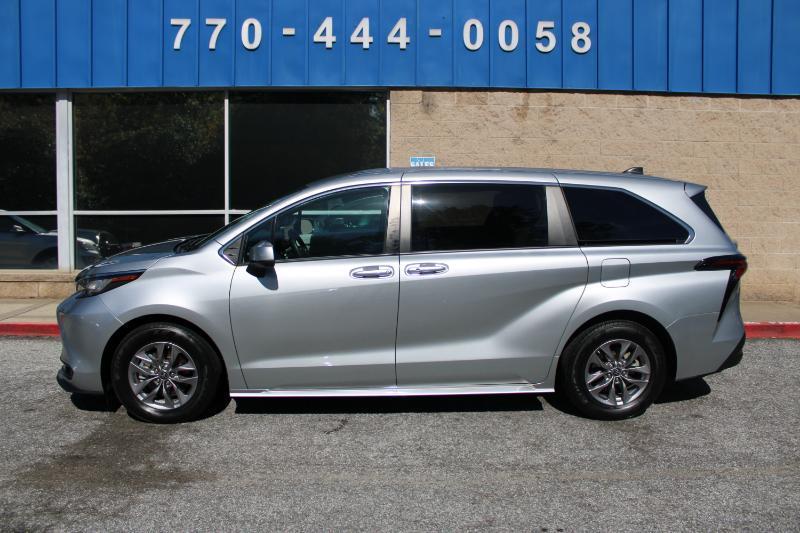 Toyota Sienna LE FWD 8-Passenger (Natl) 2023