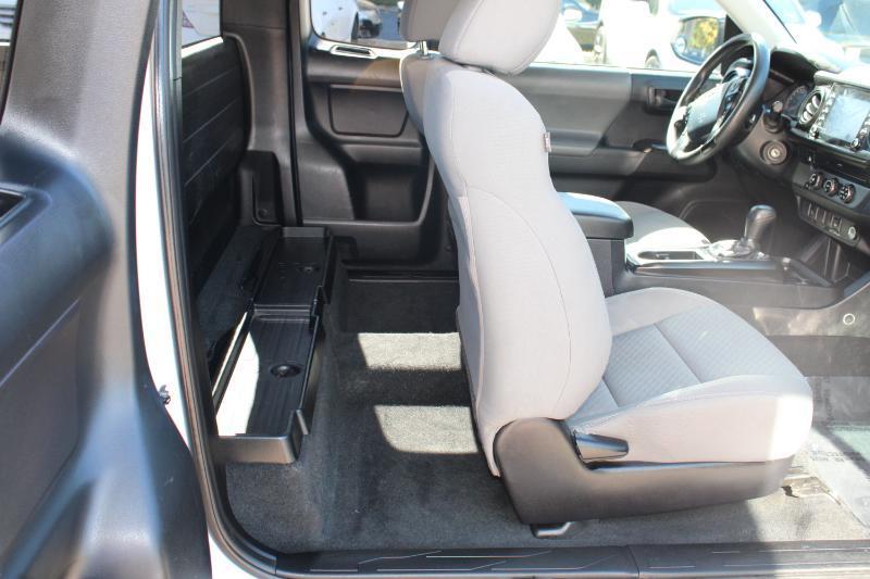 Toyota Tacoma SR Access Cab 6' Bed I4 4x2 AT (Natl) 2017