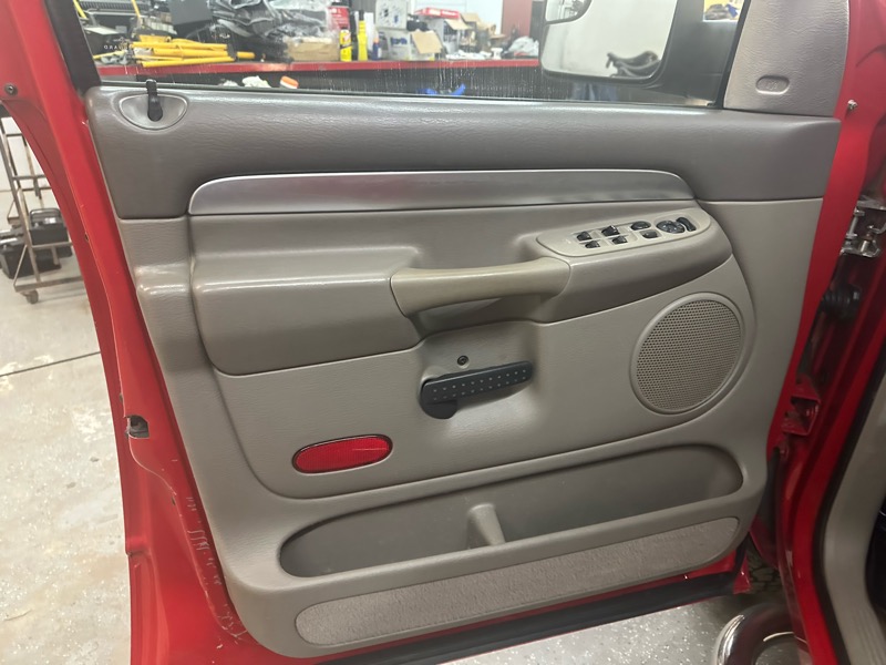 Dodge Ram 2500 Laramie Quad Cab SWB 4WD 2005