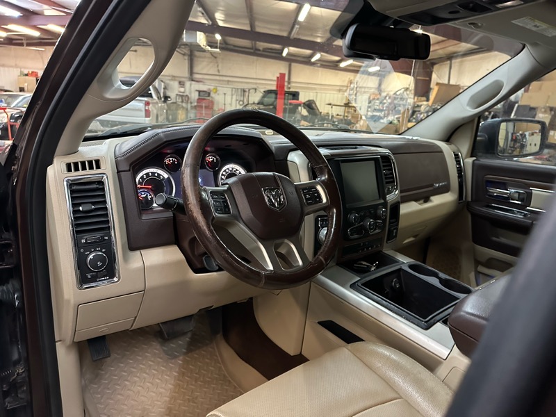 RAM 1500 Laramie Crew Cab SWB 4WD 2014