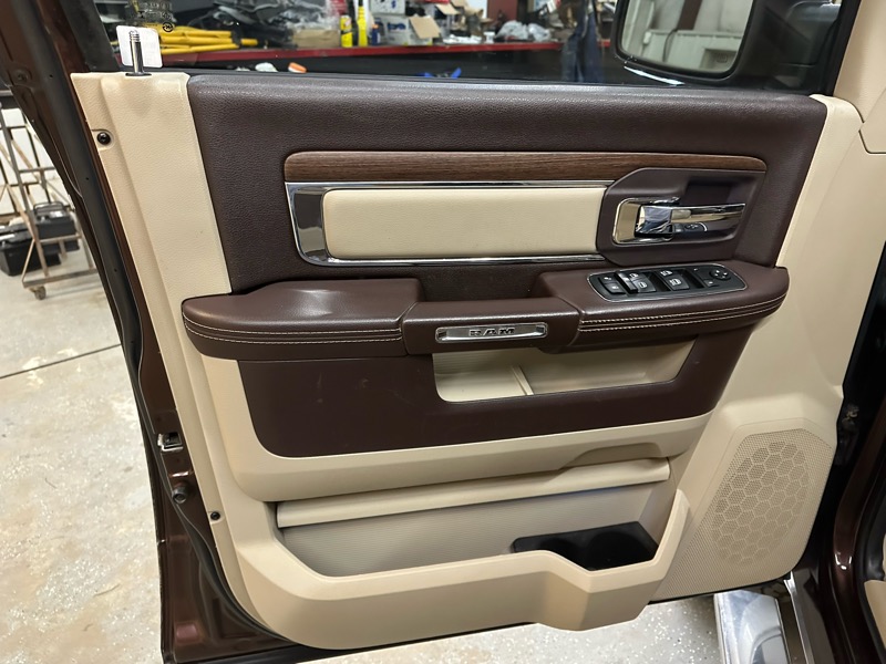 RAM 1500 Laramie Crew Cab SWB 4WD 2014