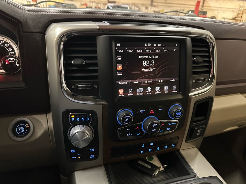 RAM 1500 Laramie Crew Cab SWB 4WD 2014