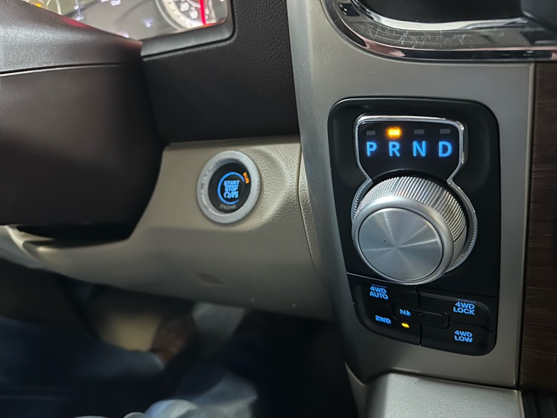 RAM 1500 Laramie Crew Cab SWB 4WD 2014