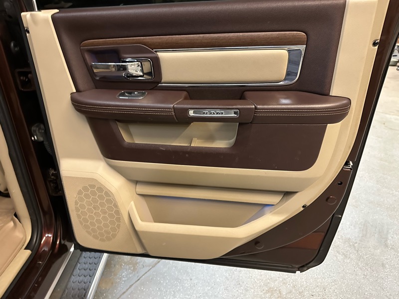 RAM 1500 Laramie Crew Cab SWB 4WD 2014